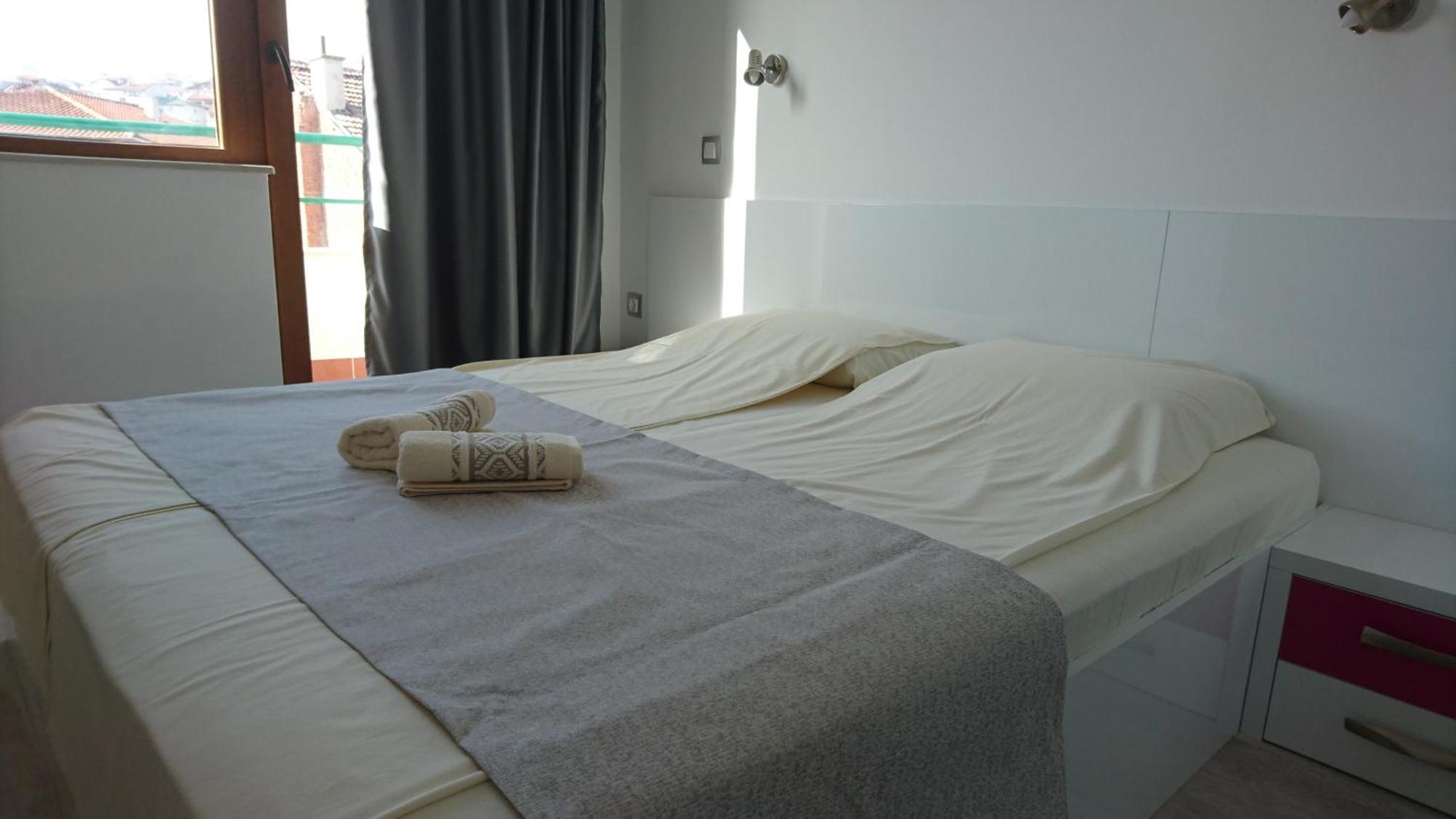 Park Apartments & Rooms Popovi サンダンスキ 部屋 写真